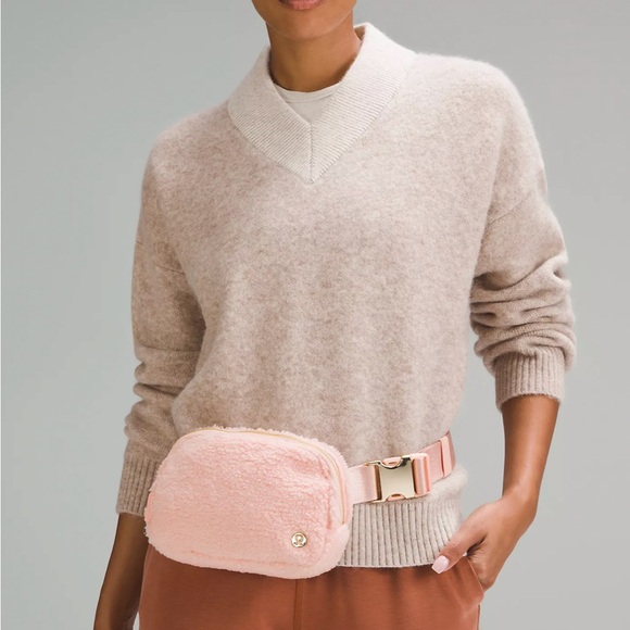 lululemon athletica Handbags - Lululemon Everywhere Belt Bag Fleece Pink Mist Gold